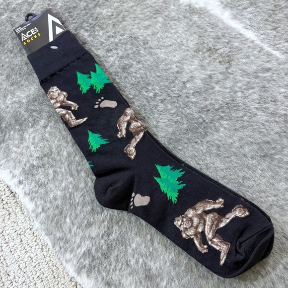 NWT Big Foot Sasquatch Socks - Picture 4 of 7